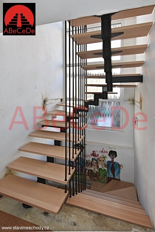 2 modulová schodiště 2x lomená s klasickým zábradlím (Železný Brod)