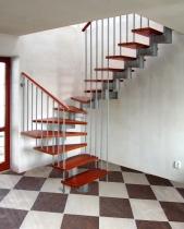 modulové schodiště s klasickým zábradlím